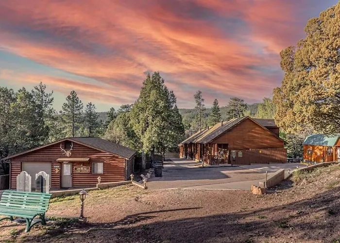 Cabin#2 Elk Hallow - Pet Friendly - Sleeps 6 - Playground & Game