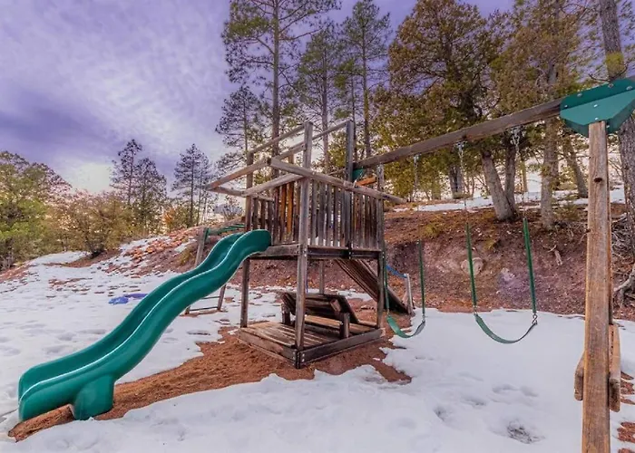 Cabin#2 Elk Hallow - Pet Friendly - Sleeps 6 - Playground & Game Chalet