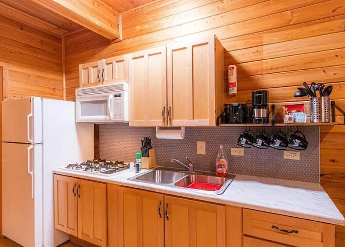 Cabin#2 Elk Hallow - Pet Friendly - Sleeps 6 - Playground & Game Chalet *